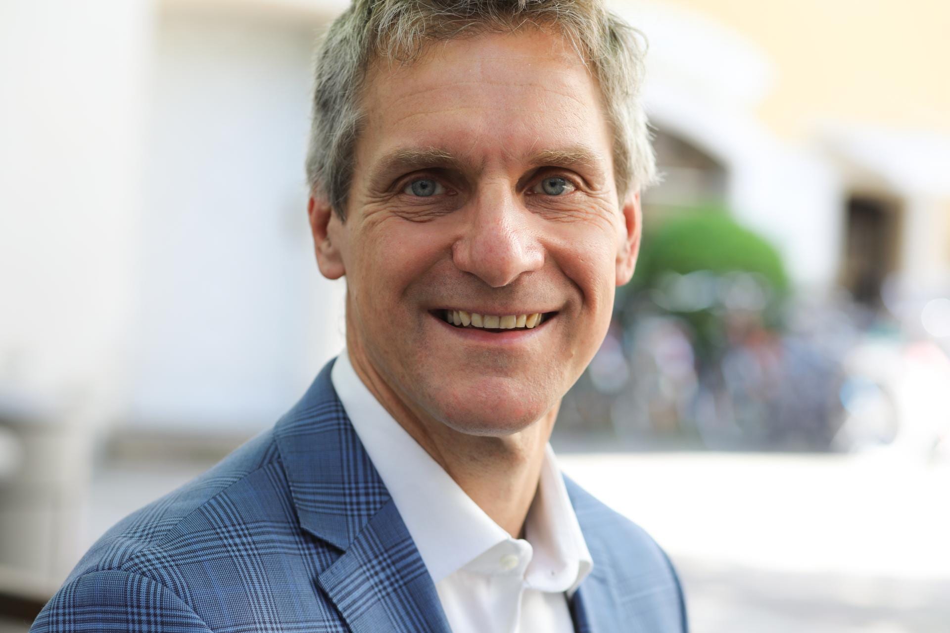 Profile picture: Gerhard Stelzer - Senior Technical Editor, Technical Marketing & Digital Design-In Systems